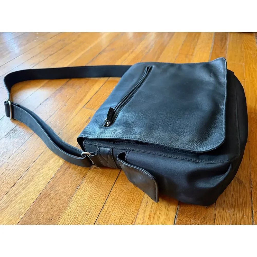 FOSSIL Black Leather Messenger Bag (Unisex)